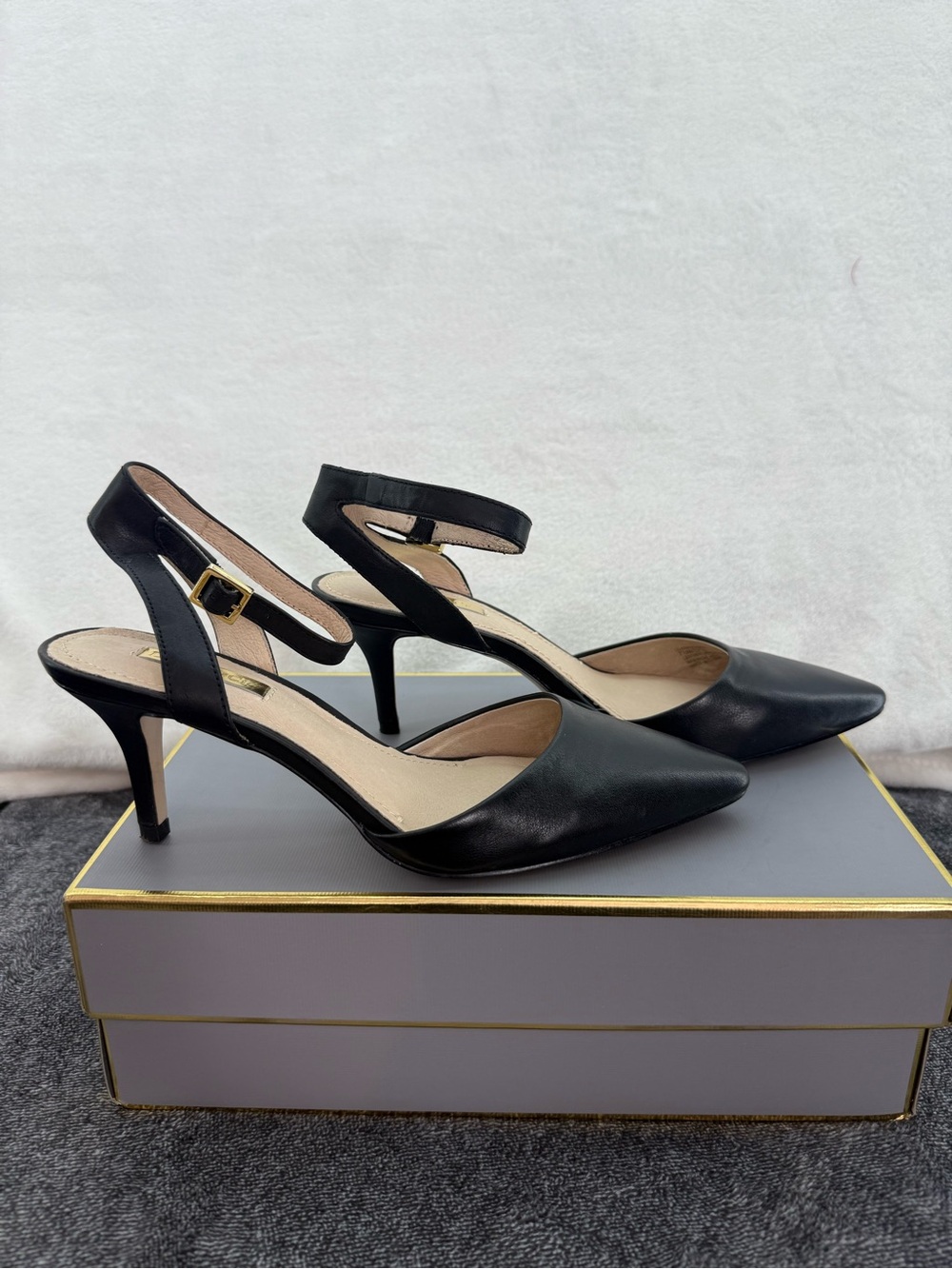 Louise et Cie black pointed-toe leather d'Orsay pumps Size 7.5